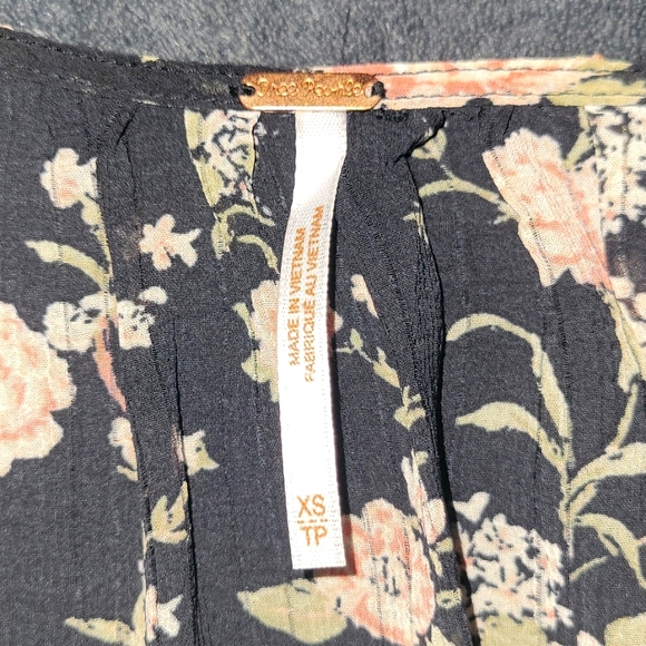 ⚠️Free People NWT⚠️ Final Rose Top, Black Combo Floral, Size XS - Picture 7 of 11